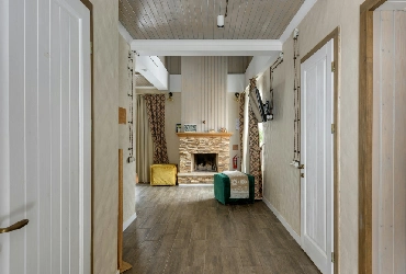 reforma integral de casa antigua con acabados blancos